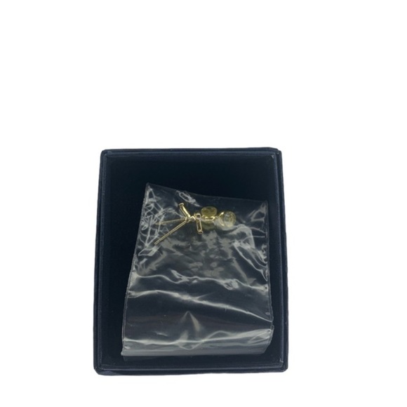 Gold T earrings - Picture 2 of 5